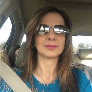 Meet your Posher, Debora